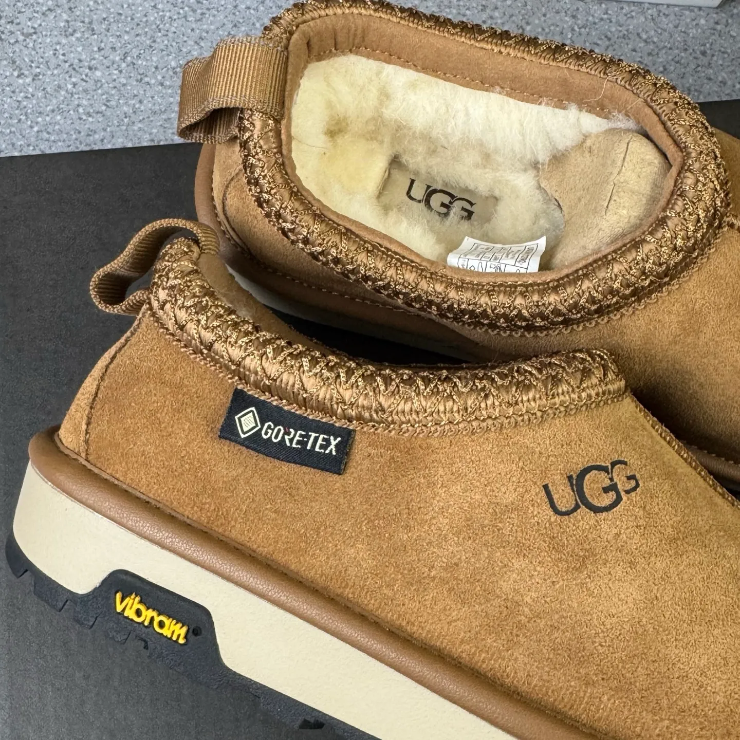 Pick up locally 💰520. The core recommendation is good price. The platform is exclusively for foreign trade. UGG Tasman GTX winter neutral snow shoes 1172790. Produced by ten-year-old brand shoemaking factory production line. Pay attention to every detail. Longfeng A-grade genuine sheep fur. Completely built in accordance with the ZP process. Size: 35 36 37 38 39 40 41 42 43 44 45